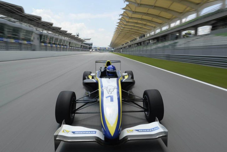 มิชลินพาลุยเซปังฯ ท้าทายสุดยอดประสบการณ์ขับจริง แข่งจริง กับ MICHELIN Pilot Sport Experience 2015