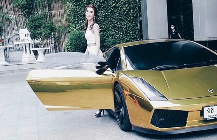 ส่องรถ 'แลมโบกีนี่' สาวไฮโซ 'ม่านฟ้า' มูลค่าร่วม 20 ล้านบาท