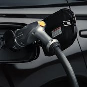 Mitsubishi Outlander PHEV 2020 อเนกประสงค์ยอดนิยมเคาะราคา 1.1 ล้านที่ยุโรป