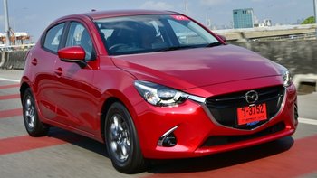 รีวิว Mazda2 2017 ใหม่ เพิ่ม G-Vectoring Control รถเล็กขับสนุกยิ่งกว่าเดิม