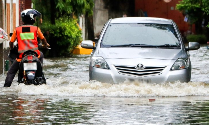 .ทำไมขับรถลุยน้ำจึง ห้ามเร่งเครื่องยนต์ เด็ดขาด?.