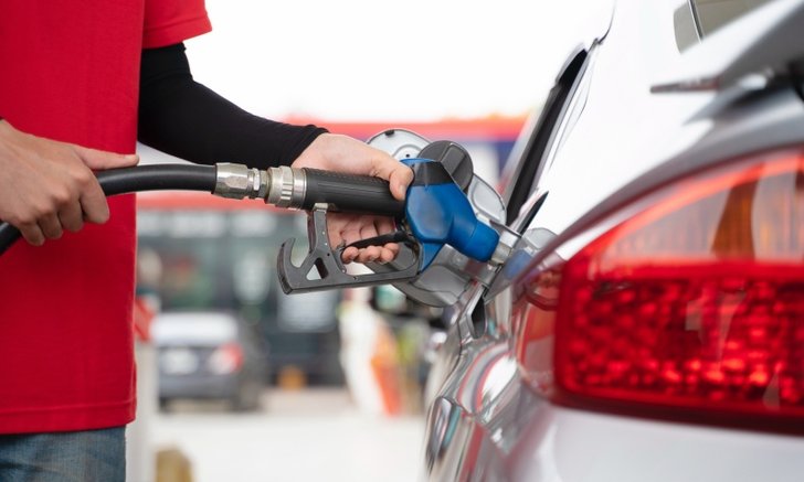 .ทำไมฝาถังน้ำมันรถญี่ปุ่นถึงอยู่ฝั่งซ้าย แต่รถยุโรปกลับอยู่ฝั่งขวา?.