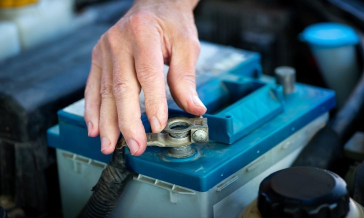 .6 อาการที่บ่งบอกว่าถึงเวลาเปลี่ยนแบตเตอรี่รถยนต์แล้ว.