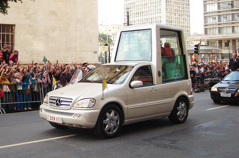 PopeMobile...รถพระที่นั่งของพระองค์พระสันตะปาปา