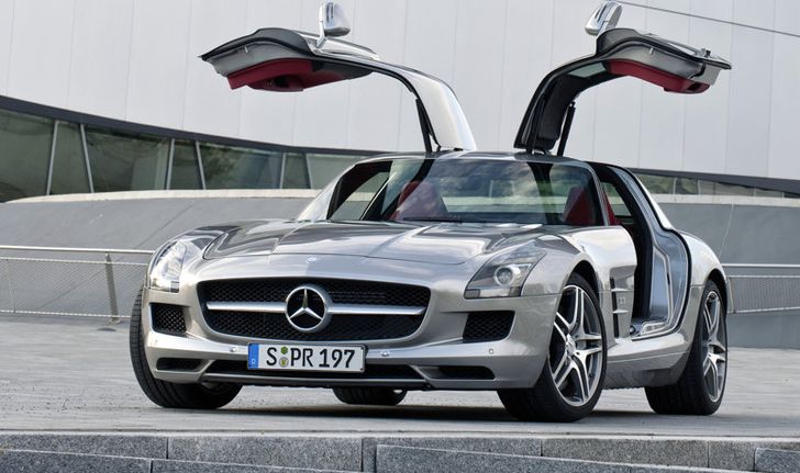 นิตยสารเยอรมันเลือกให้  เมอร์เซเดส-เบนซ์ E-Class Cabriolet และ SLS AMG เป็นรถที่สวยที่สุด