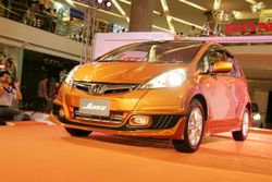 Honda เปิดตัว New! Honda Jazz ราคา เริ่ม 590,000 บาท