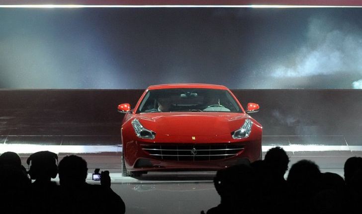 Ferrarri FF 4ที่นั่ง V12 ขับเคลื่อน 4 ล้อ เอาอะไรอีกไหม??