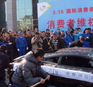 กระทิงดุ สิ้นฤทธิ์ เจ้าของรถโวยทุบ Lamborghini โชว์