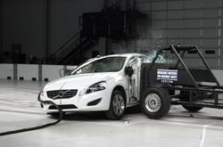 IIHS ชู Volvo S60 ยอดปลอดภัย