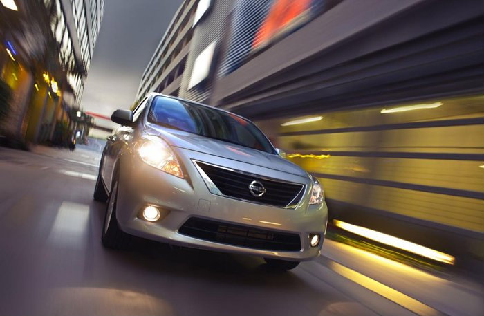 2012 Nissan Versa...หรือว่านี่คือ TIDA 4 ประตู ...