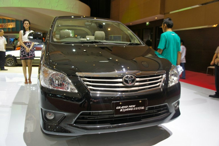 2011 Toyota innova ..ปรับโฉมเล็กๆที่แดนอิเหนา