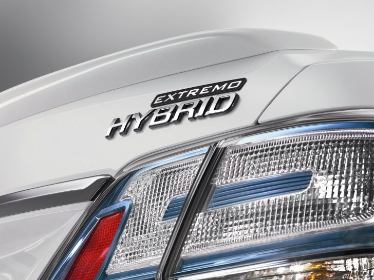 Toyota Camry Hybrid Extremo