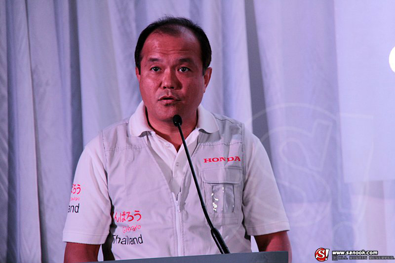 ทุบรถน้ำท่วม Honda 