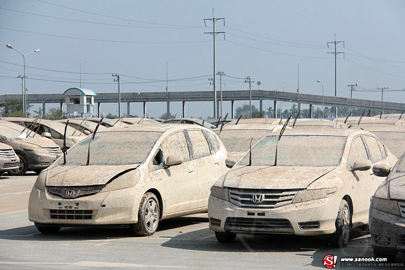 ทุบรถน้ำท่วม Honda 