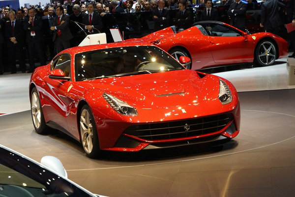 Ferrari F12 Berlinetta เรือนร่างสุดงามเผยโฉมความแรง