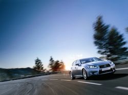 2013 Lexus GS หรูหราสปอร์ตยิ่งกว่าผ่านเส้นสายใหม่