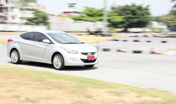 Sanook! Drive .. มินิเทส Hyundai Elantra ความประทับใจในซีดานสุดสปอร์ต