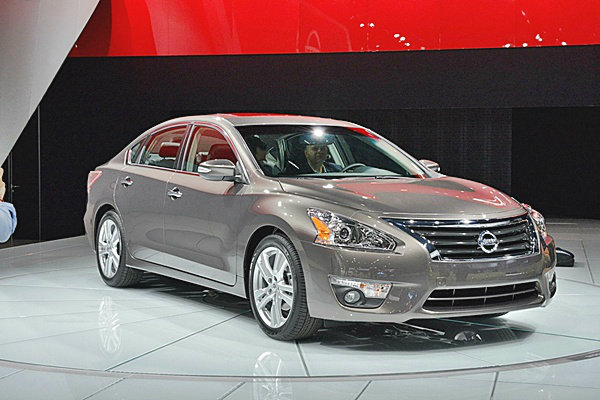 พาชม 2013 Nisan Altima ว่าที่ Teana งามตามากมาย