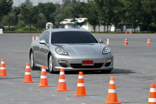 Panamera S Hybrid หรูแรงพร้อมความมั่นใจ