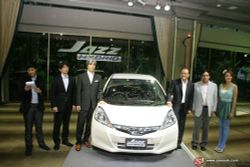 New! Honda Jazz Hybrid  ประหยัดยิ่งกว่าในราคาย่อมเยา