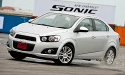 Sanook Drive : Chevrolet Sonic  Sedan 5 M/T แค่นิดเดียวยังเร้าใจ