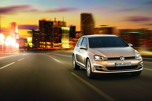 2013 Volkswagen Golf  เผยโฉมรุ่นใหม่ ซิตี้คาร์ยอดนิยม