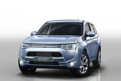 Mitsubishi  จัดหนักลุยปารีส  ส่ง  Mirage - Outlander Plug-in  โชว์ตัว