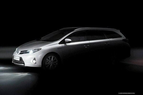 2013 Toyota Auris Tourer  อีกทางเลือกของรถครอบครัว