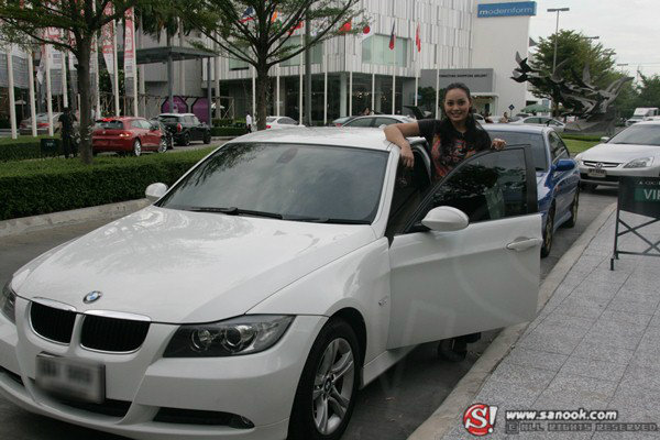 ตั๊ก บงกช  คู่ใจ BMW  เชื่อมั่นเรื่องปลอดภัย
