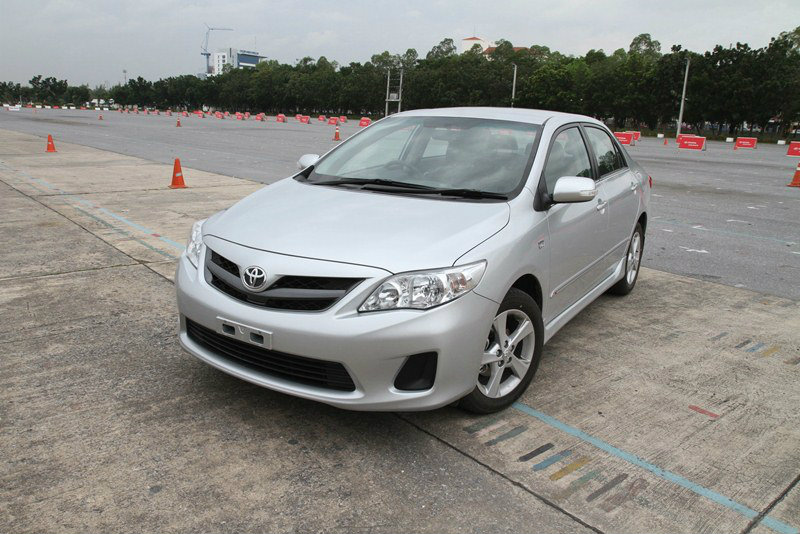 Sanook! Drive :  ลองสั้น ๆ กับ   Toyota Corolla Altis  E85