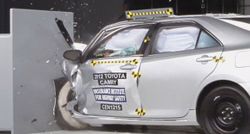 IIHS  จัดหนักซีดานกลาง ทดสอบแบบใหม่  Toyota ตกรอบ