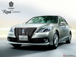 2013  Toyota Crown เผย โฉมรุ่มใหม่รับวันคริสต์มาส