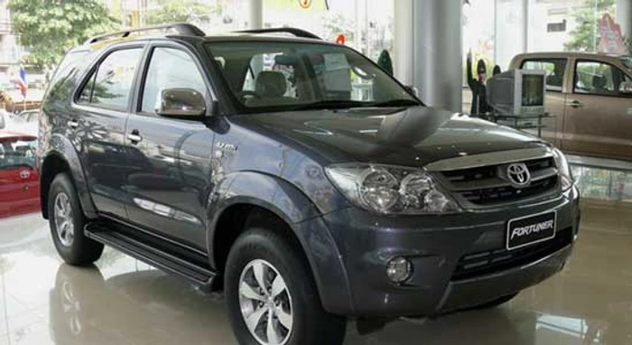 TOYOTA FORTUNER V3.0 AT