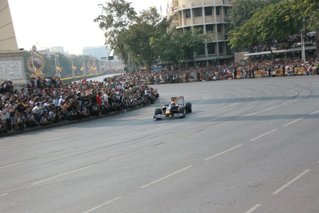 Formula1 in Ratchadamneren Street