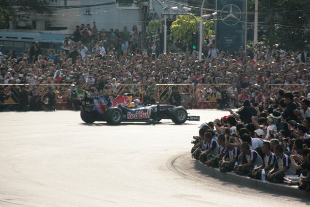 Formula1 in Ratchadamneren Street