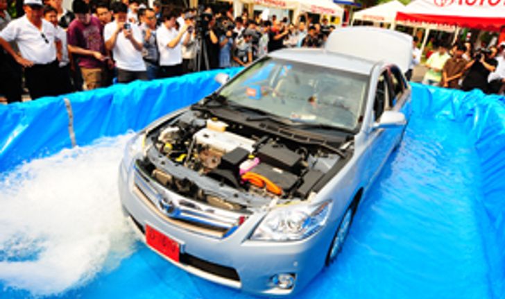 TOYOTA CAMRY HYBRID ขับจริง พิสูจน์จริง จมน้ำจริง !