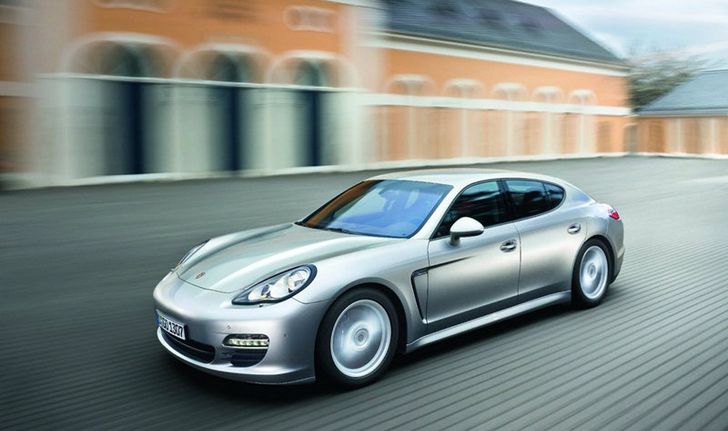 Porsche ขายดีปี 2012  สองรุ่นใหม่มัดใจสาวก