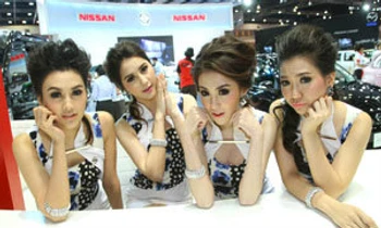 พริตตี้ NISSAN  มอเตอร์โชว์2013