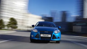 ศึกรถขายดีในโลก  Ford Focus VS. Toyota Corolla