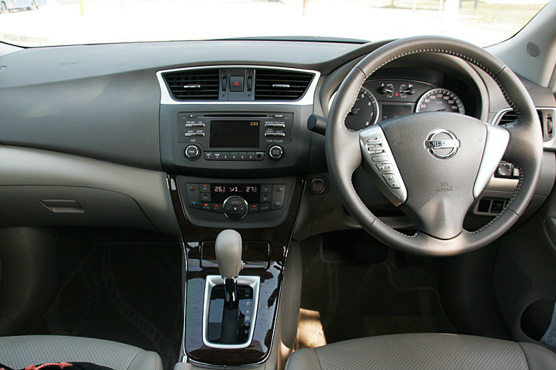 Nissan Sylphy  1.8 V Navi