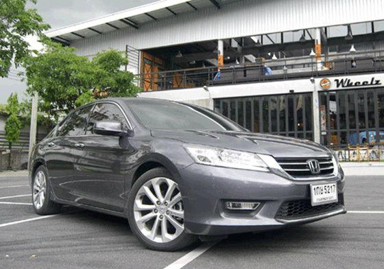 Accord 2.4 TECH ออพชั่นจัดเต็ม ประหยัด