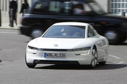 โฟล์คสวาเก้นเตรียมจับเครื่องยนต์บิ๊กไบค์ 'Ducati' ยัดใส่ใน 'Volkswagen XL1 '