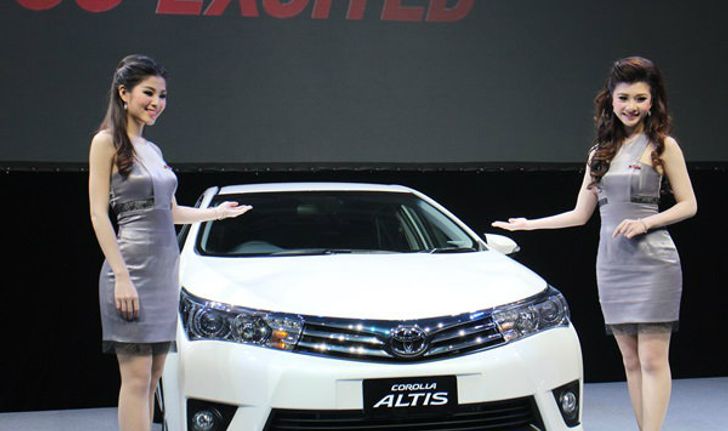 มาแรง! โปรโมชั่น Toyota Altis 2014 ผ่อนไม่ถึง 6 พัน!