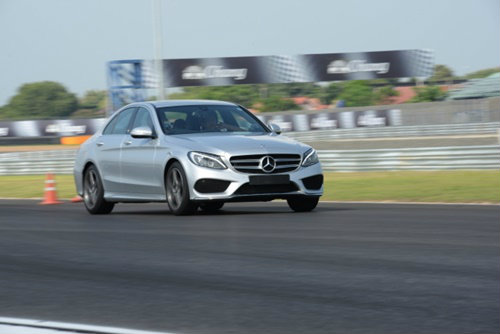 เบนซ์จัดกิจกรรมทดสอบ The new C-Class ครั้งแรกกับการทดสอบสมรรถนะสุดเร้าใจบนสนามแข่งรถ จ.บุรีรัมย์