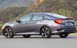 Honda ขึ้นแท่นรถยนต์นั่งขายดีสุดในไทยประจำปี 2558 เตรียมเปิดตัว 'Civic' ใหม่เร็วๆนี้