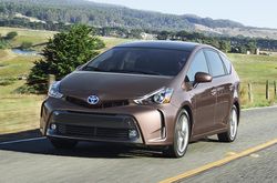 Toyota Prius V ขึ้นแท่นรถยนต์ที่มีไฟหน้าดีที่สุดในสหรัฐฯ