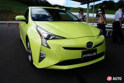 Toyota Prius ใหม่ มีสีเขียวช่วยประหยัดน้ำมันได้ให้เลือกที่ญี่ปุ่น