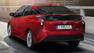 เรียกคืน Toyota Prius รุ่นปี 2016-2017 หลังพบปัญหาเบรกมือไม่ทำงาน