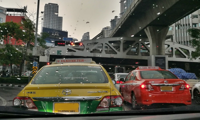 5 นิสัยขับรถสุดแย่ของคนไทย ที่เมืองนอกเขาไม่ทำกัน..!