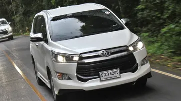 รีวิว 2016 Toyota Innova Crysta 2.8V ใหม่ ปรับหรูยิ่งกว่า-นั่งสบายยิ่งขึ้น